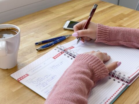 Journaling ou terapia: quando cada um ajuda