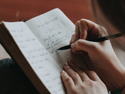Cartas das Emoções: Vale a Pena? Comparamos Shopee x Amazon