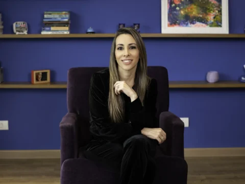 Depressão em Mulheres 40+: Psicóloga Luciana Perfetto Explica a Relação com Menopausa e Sobrecarga