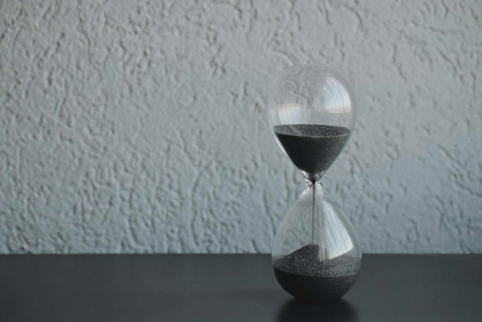 memento mori: ampulheta representando a passagem do tempo na filosofia estoica