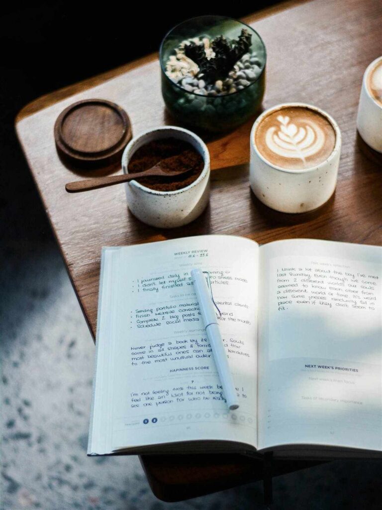 Morning pages: caderno e caneta para escrita matinal