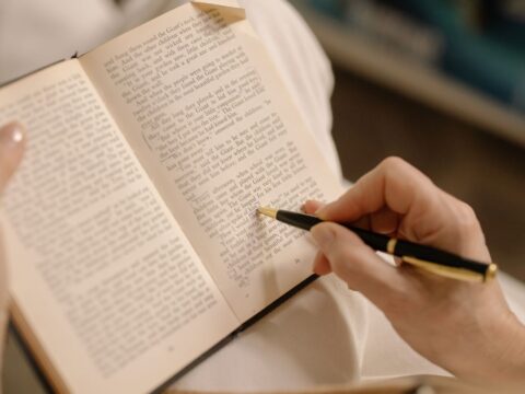 Livros sobre hábitos: qual escolher para o seu problema e o que a pesquisa confirma