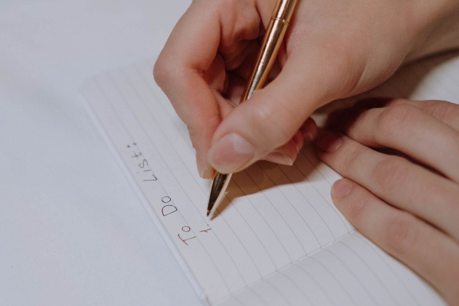 Lista de tarefas escrita à mão: escolher a tarefa antes de ligar o timer pomodoro